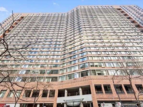 211 E Ohio St APT 2806, Chicago, IL 60611