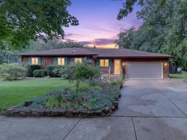 2002 Mineral Point Ave, Janesville, WI 53548