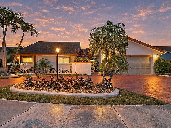 4th image of 9400 SW 100th Avenue Rd