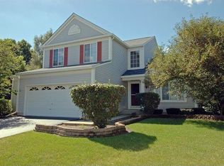 210 Lake Dr S, Algonquin, IL 60102