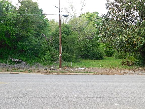 2nd image of 1218 N State Highway 123