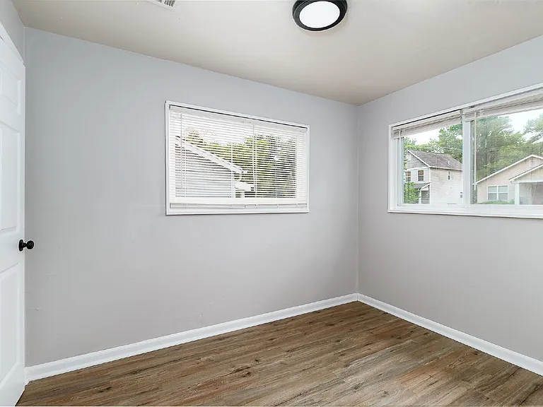 10348 Earl Dr — Photo 12