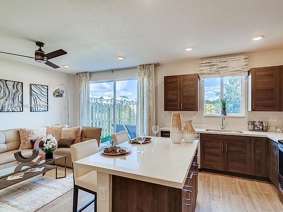 5th image of 1006 SE 23rd Ave #0