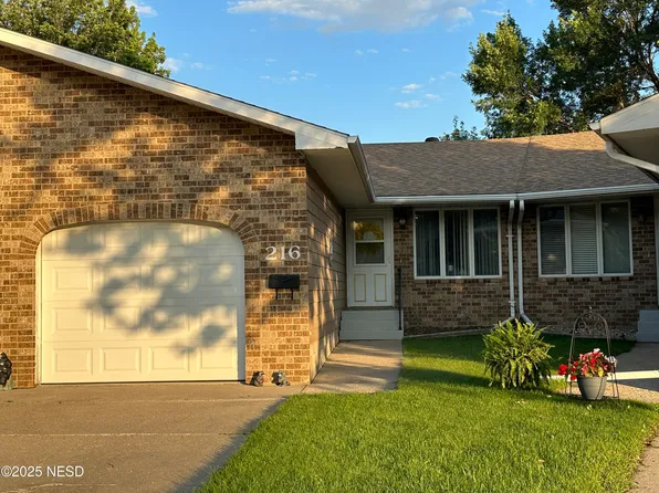 216 17th St SE, Watertown, SD 57201