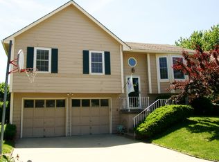 836 S 9th St, Edwardsville, KS 66111
