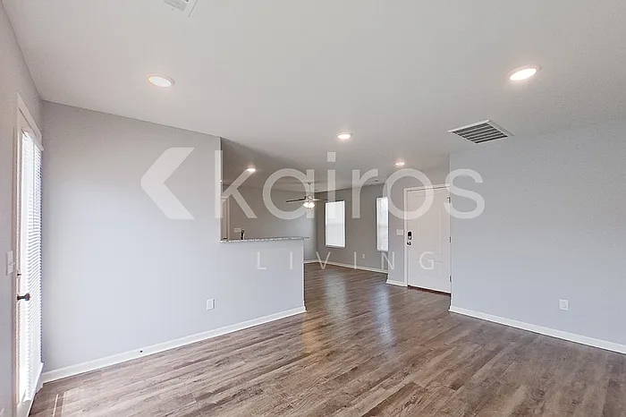 3 bed, 2.0 bath, 1263 sqft, $1,425 — Photo 4