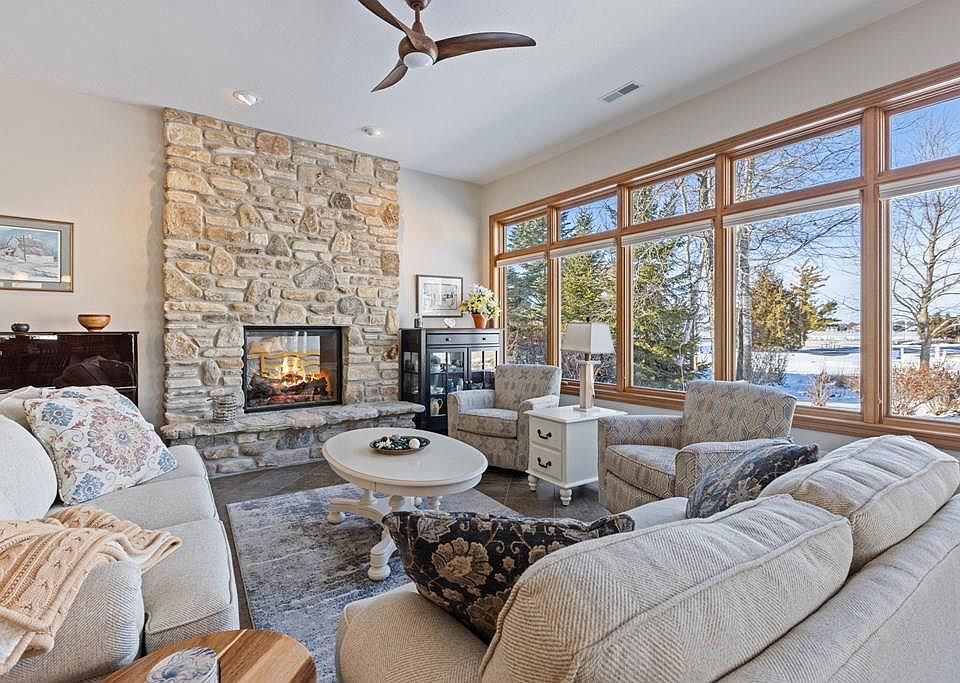 1st image of 818 S Ridgeway Dr