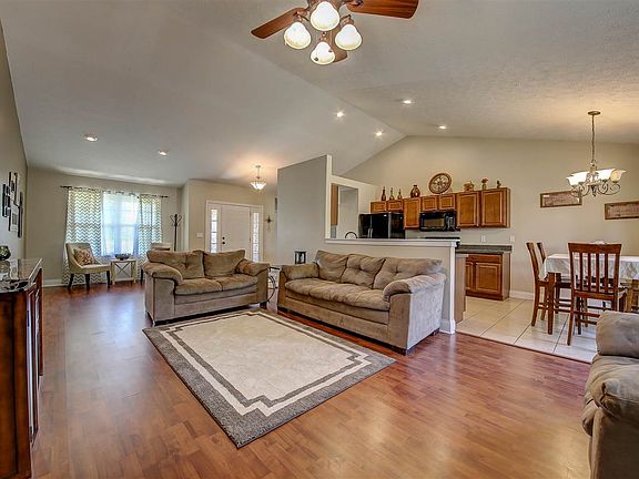 5th image of 11352 Sheffield Ln