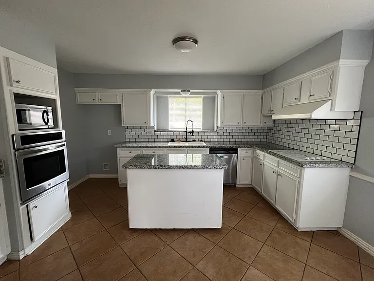 14715 Spring Lake Dr — Photo 13