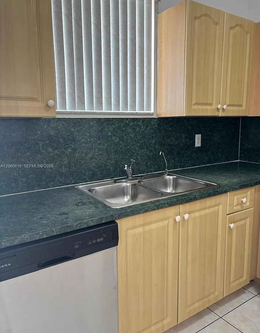 Garden Villas Condo Iii — Photo 3