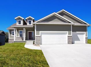 1918 NW Applewood St, Ankeny, IA 50023