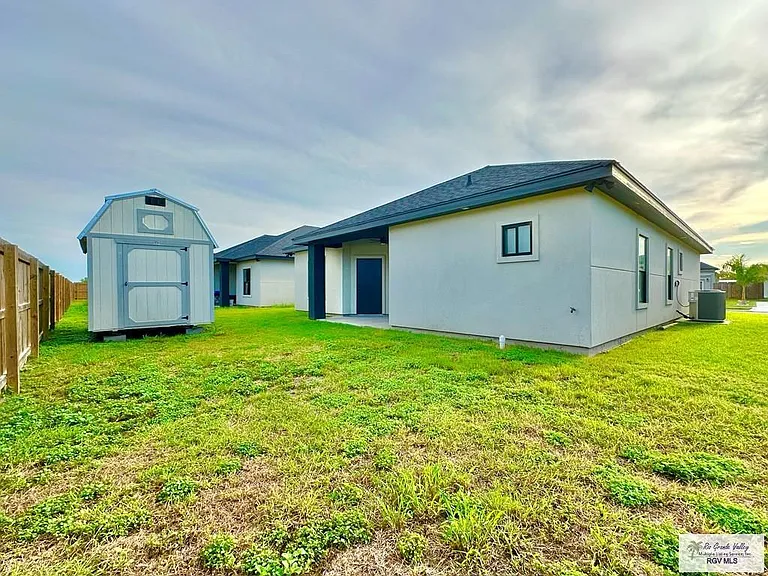 401 Tamarindo Ln — Photo 31