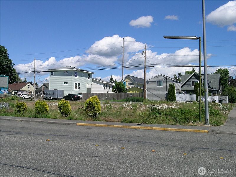 2nd image of 2500 Meridian Street