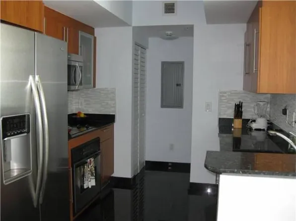 325 Biscayne Blvd #621, Miami, FL 33130