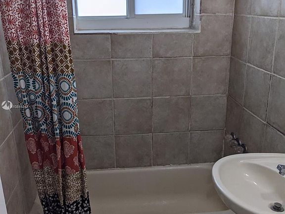 3rd image of 1135 Euclid Ave #207-15