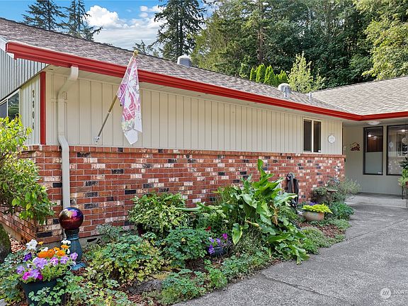2nd image of 2804 Riverlea Drive SE