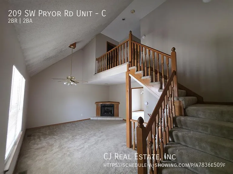 209 SW Pryor Rd #C — Photo 1