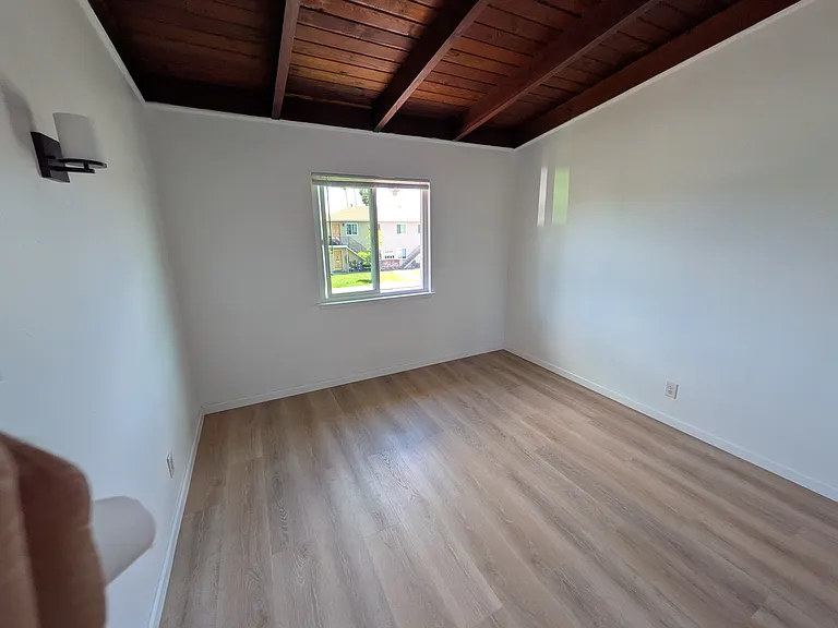 2543 Robinson Ave #4 — Photo 8