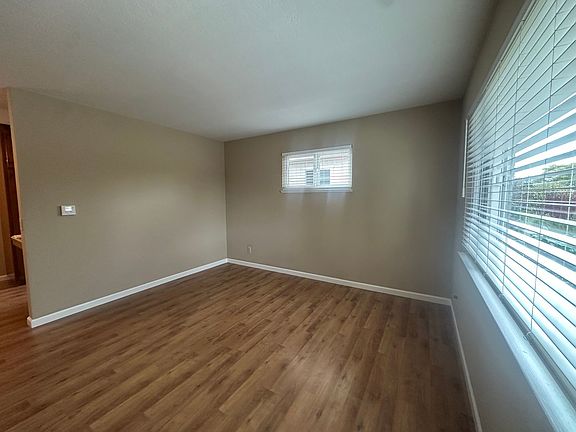 5th image of 411 Caledonia St