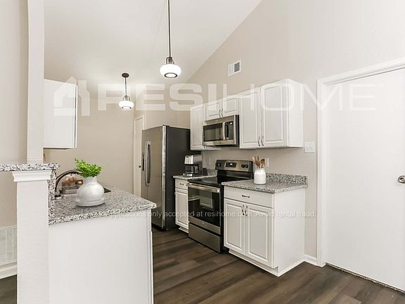 3rd image of 316 Teakwood Ln