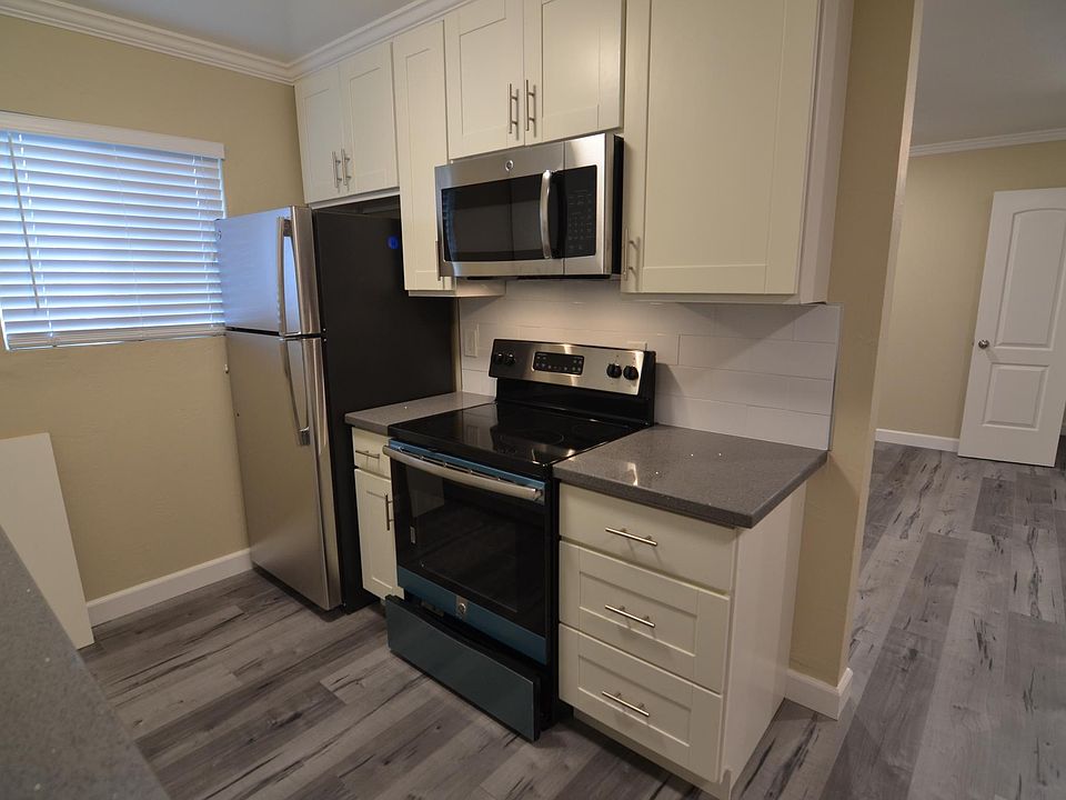All stainless steel appliances: refrigerator, microwave, range, dishwasher. There's a garbage disposal as well!