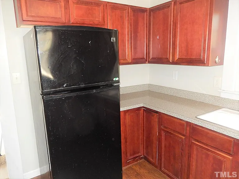 1015 Oberlin Rd — Photo 7