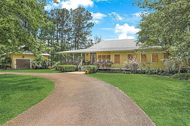 3 bed, 2.5 bath, 2456 sqft, $4,000 — Photo 2