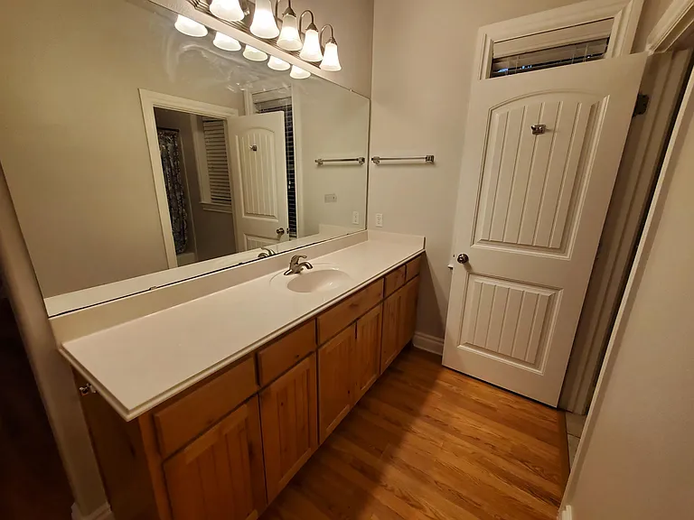 203 Pecan St #B — Photo 14