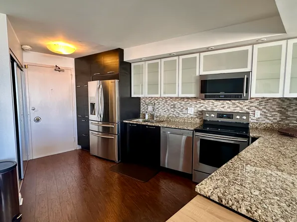 300 N State St APT 5618, Chicago, IL 60654