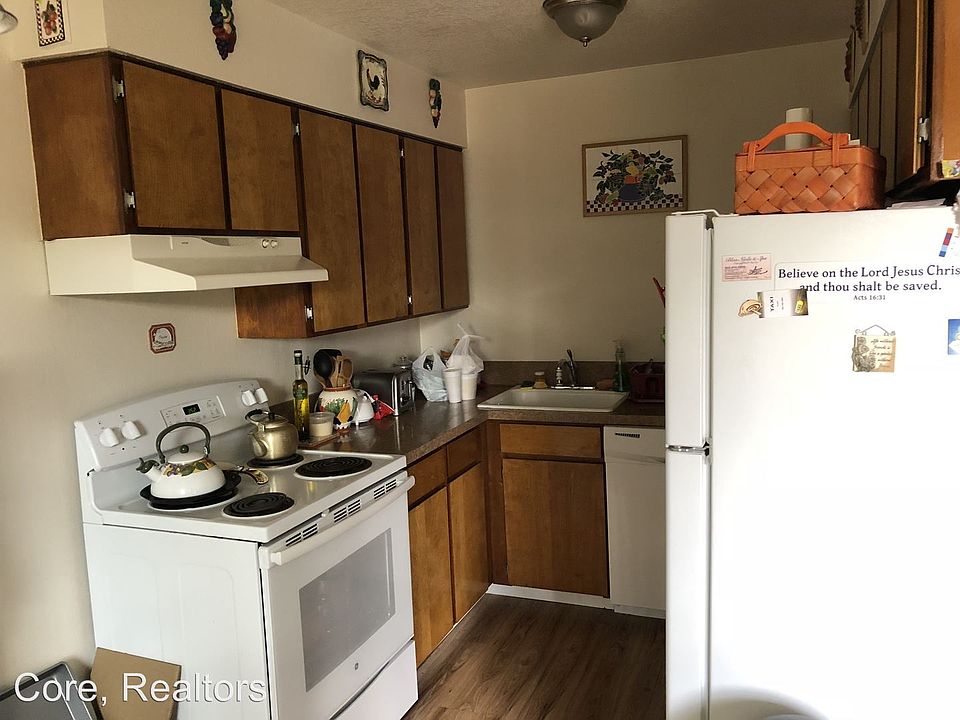 2nd image of 8775 SW Commercial St APT 3