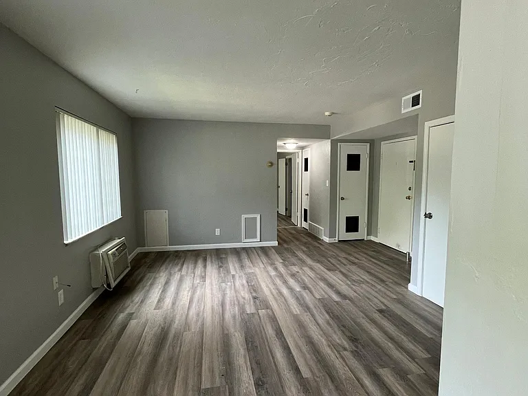 5100 Lee Rd #13 — Photo 9