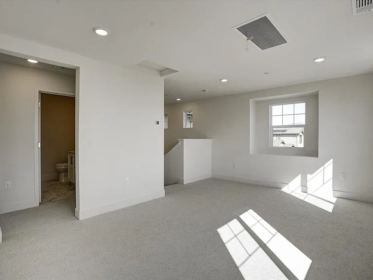 12101 Almeria Way — Photo 23