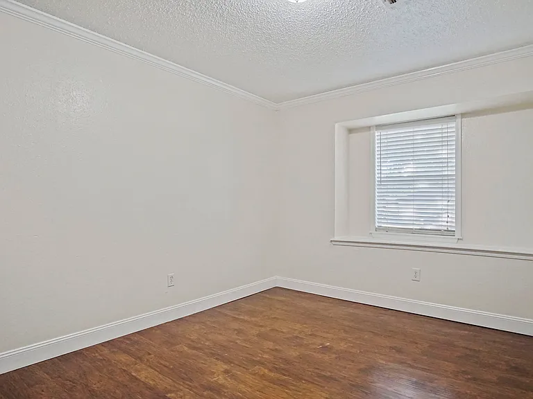 625 Hawthorne Pl — Photo 23