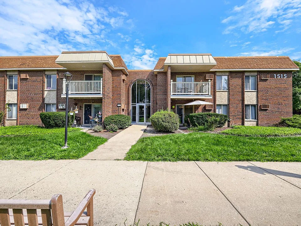 1515 Churchill Ave #102