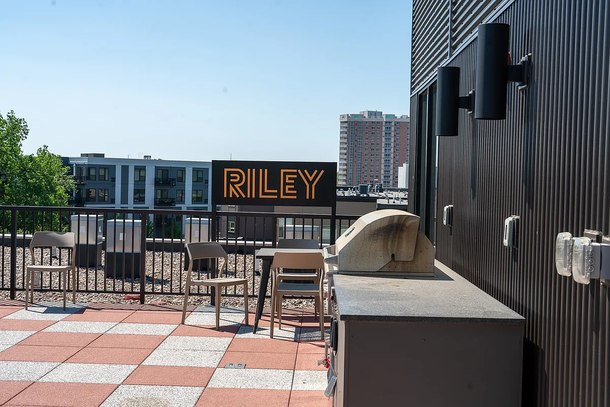 Building Photo - Riley