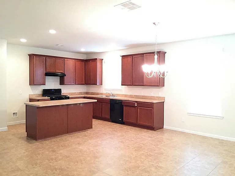 1103 Messina Ln — Photo 5