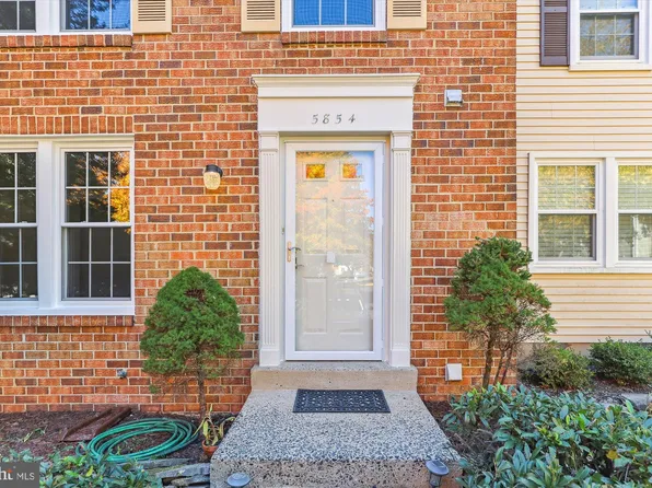 5854 Rock Forest Ct, Centreville, VA 20121