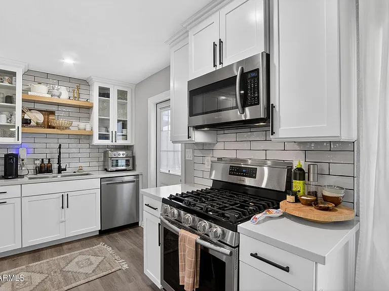 1022 W 13th St — Photo 8