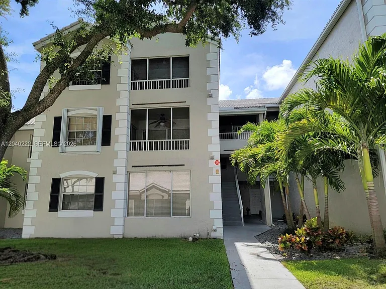 2811 N Oakland Forest Dr #105 — Photo 25