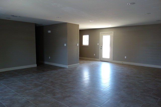 2nd image of 401 Sweetbriar Dr
