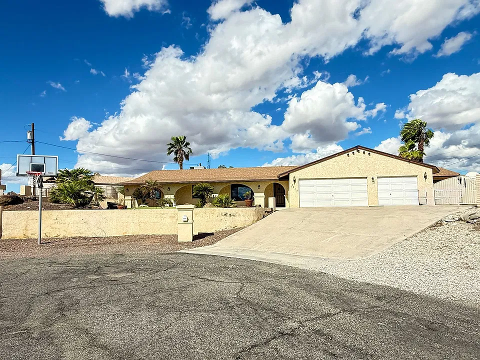 3217 Newport Ln