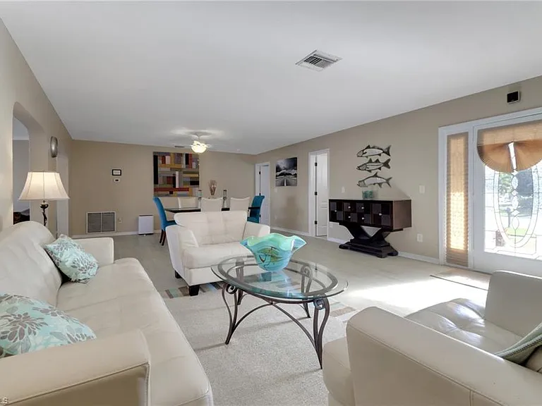 562 Goldcoast Ct — Photo 8