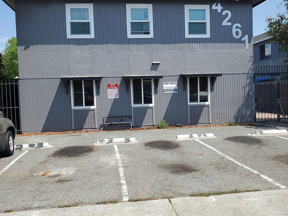 4261 Euclid Ave #3