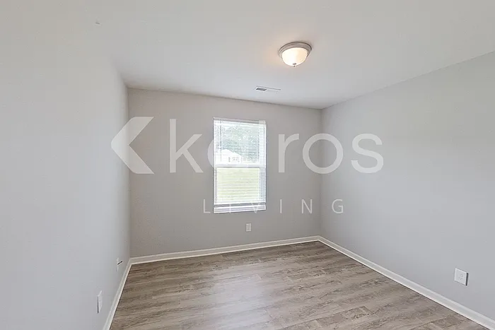 102 Kyles Dr — Photo 7
