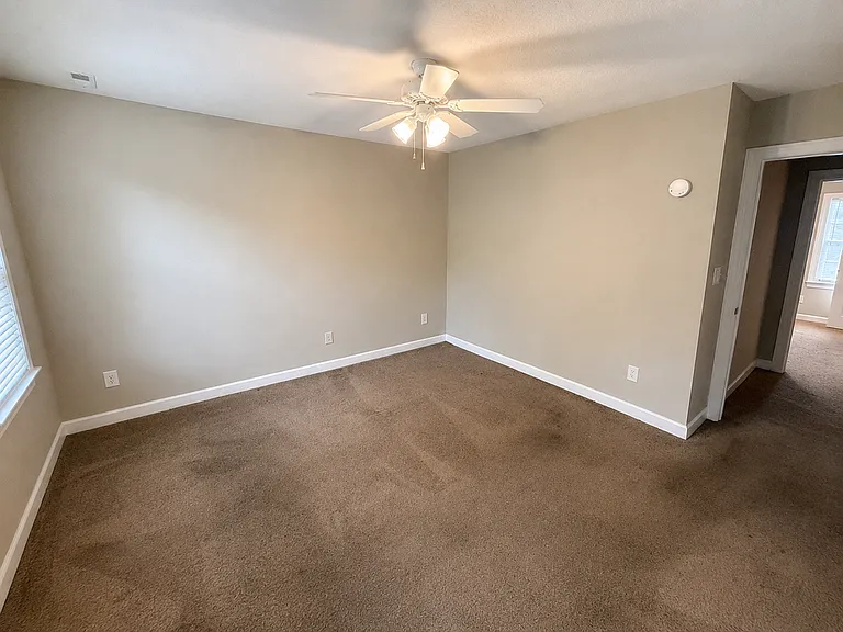 Royal Oaks Condominiums — Photo 10