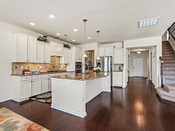 4th image of 83 Drakes Dr