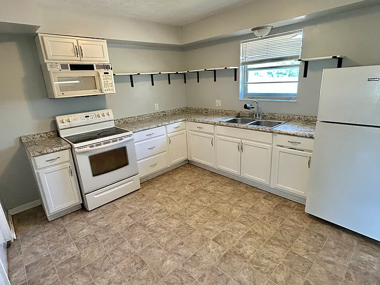 9470 Huggin Hollow Rd #2 — Photo 3