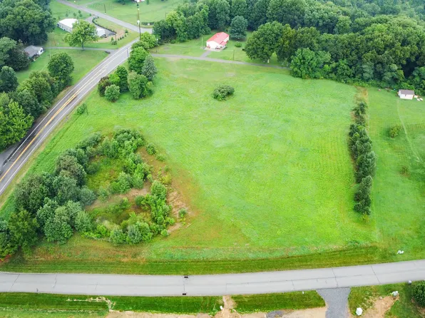 101 Hibernia Dr, Harmony, PA 16037