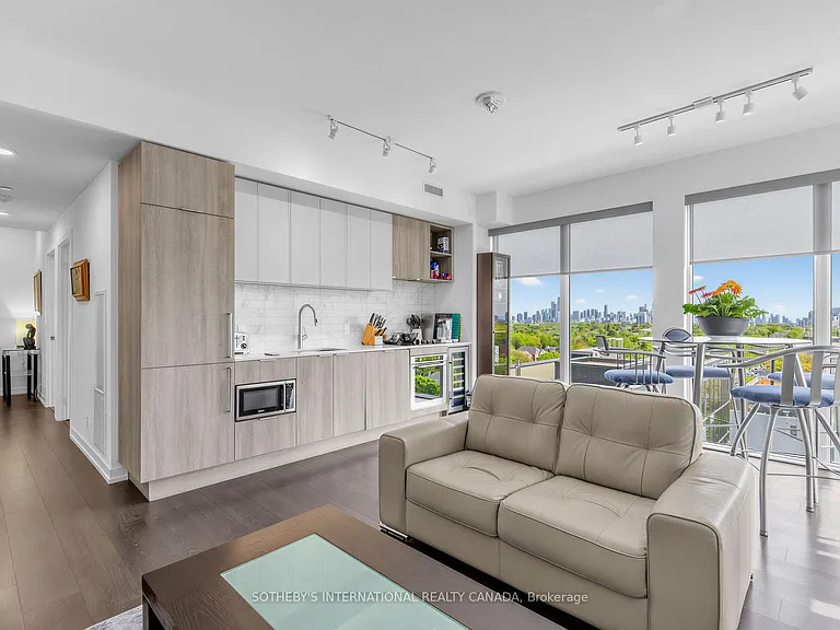 2020 Bathurst St #1221 — Photo 4