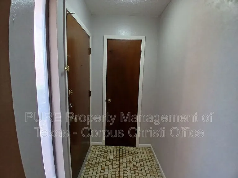 5001 Middlecoff Rd #1A — Photo 3